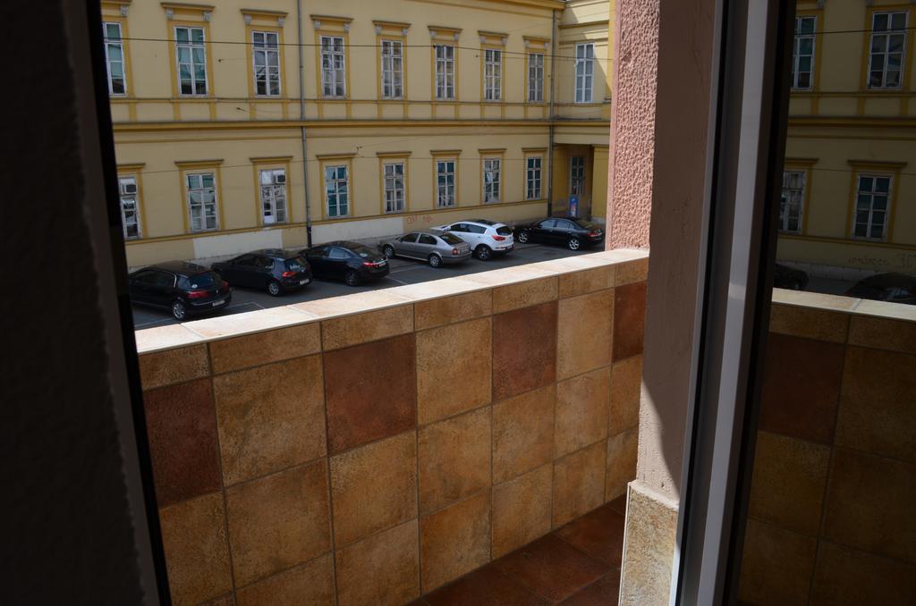 Apartment Downtown Osijek Kamer foto