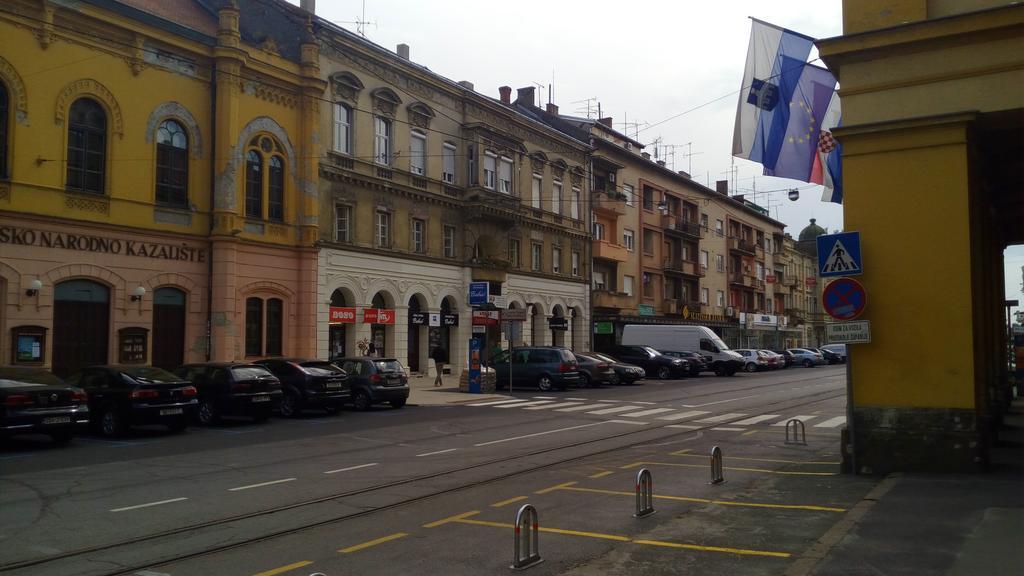Apartment Downtown Osijek Buitenkant foto