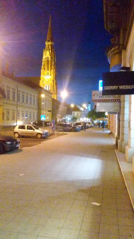 Apartment Downtown Osijek Buitenkant foto